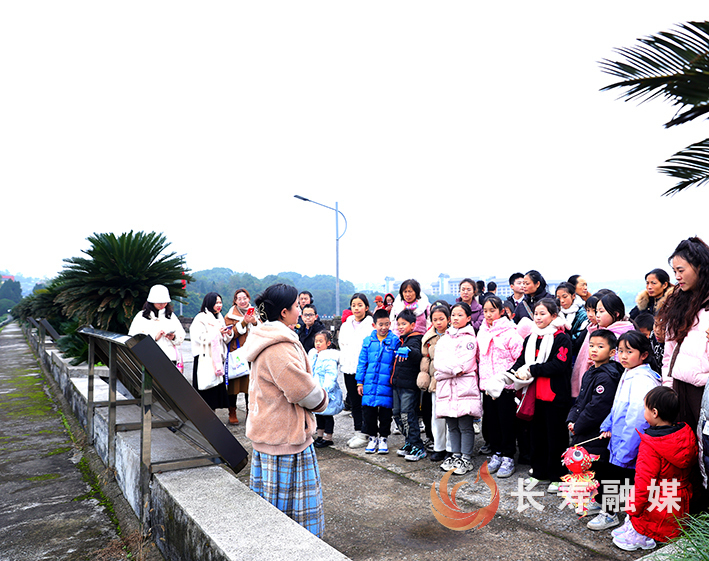 长寿湖镇让青少年在研学中领略长寿之美 (1)