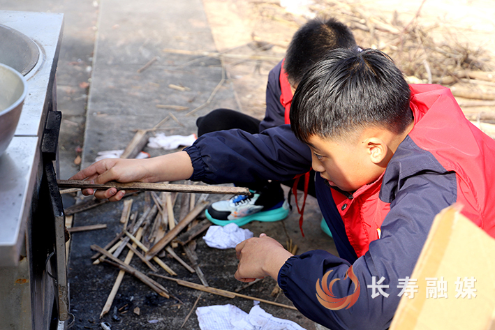 龙河镇中心小学秋日童趣 (3)