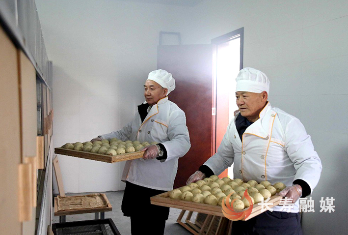 传统年味“血豆腐”制作忙 (3)