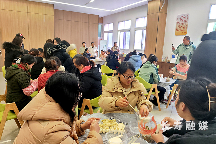 新市工业社区举办冬至包饺子活动 (1)
