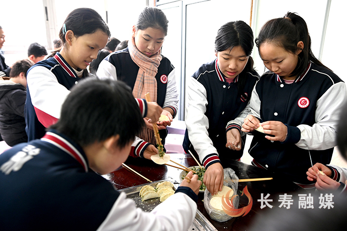 双龙中学包饺子迎冬至 (2)