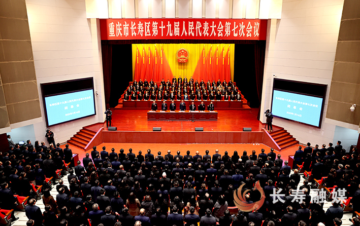 大会在雄壮的国歌声中闭幕 (1)