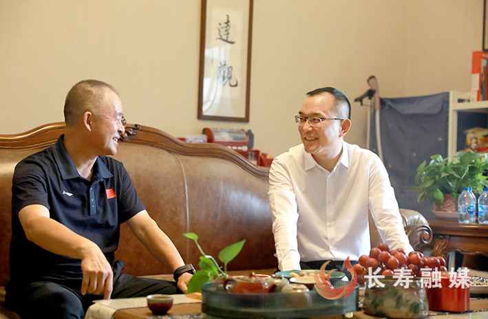 区委副书记李茂涛看望慰问老干部 (1)