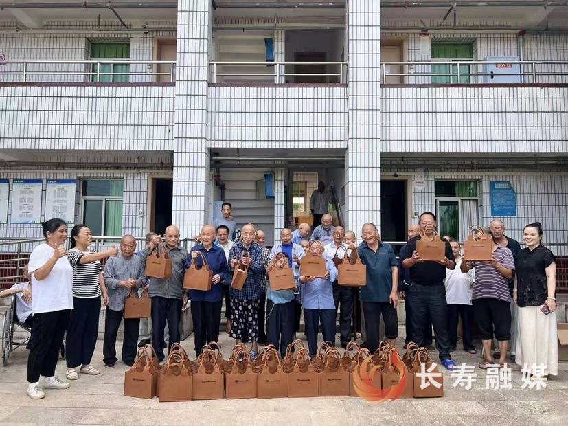 云台敬老院中秋添暖