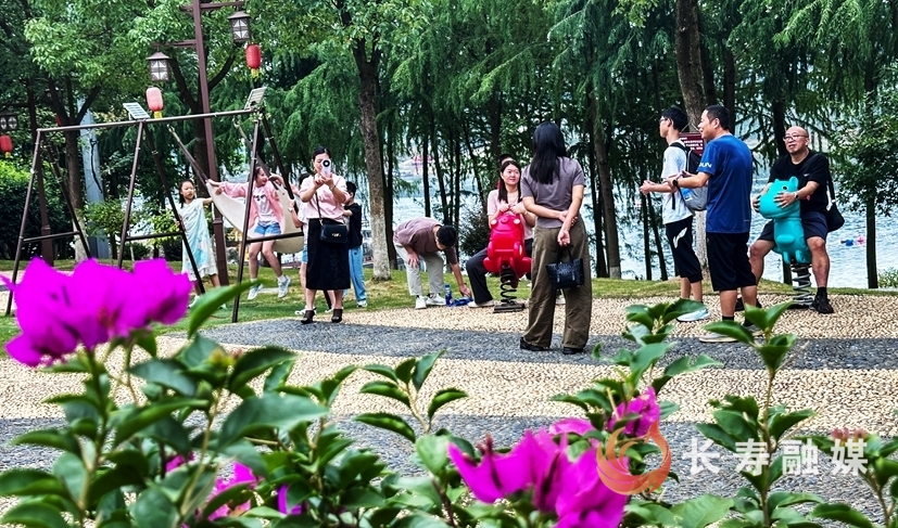 “双节”同庆,市民游客乐享假日好时光3