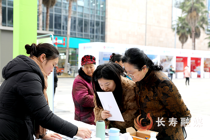 长寿春期房交会第二天人气持续攀升 (2)