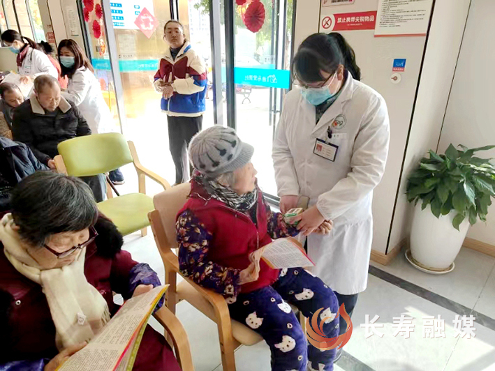 渡舟街道养老服务中心开展爱心义诊活动 (1)