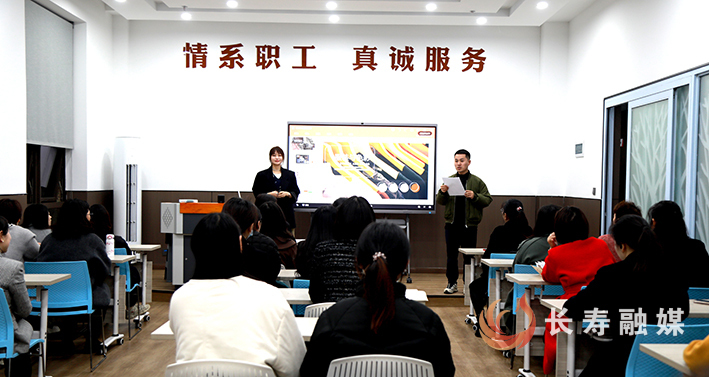 职工夜校开课学员感受艺术盛宴 (1)