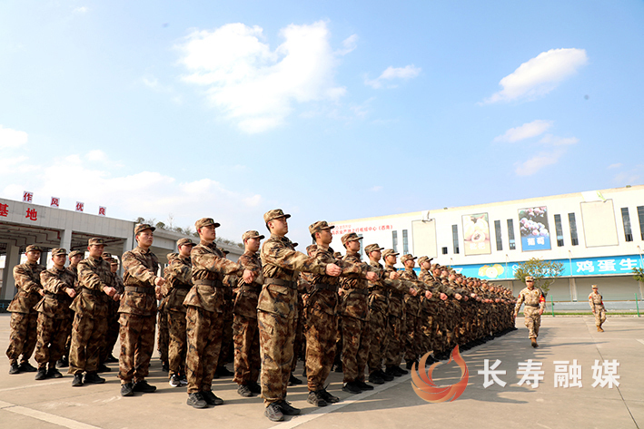 长寿役前教育激发强军热情 (1)