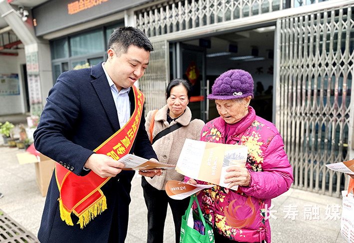 金融知识进社区 守护居民“钱袋子” (2)
