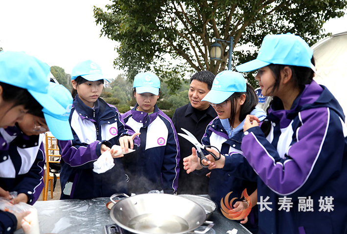 500余名学生长寿湖研学 (1)