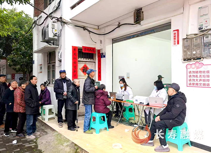 渡舟为辖区老人免费体检 (2)