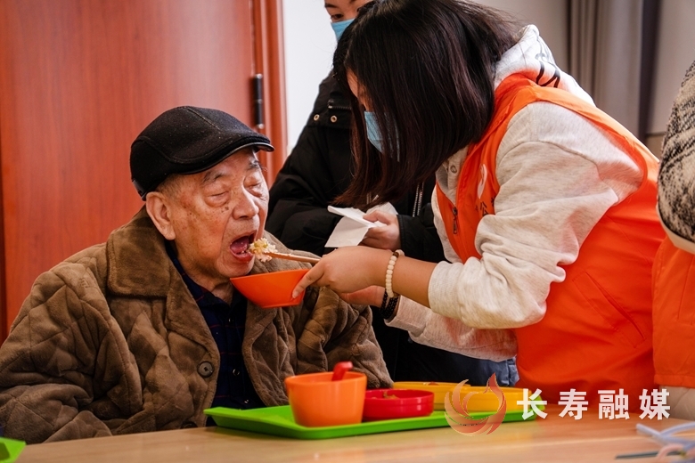 扬善社工温暖“一老一小”4
