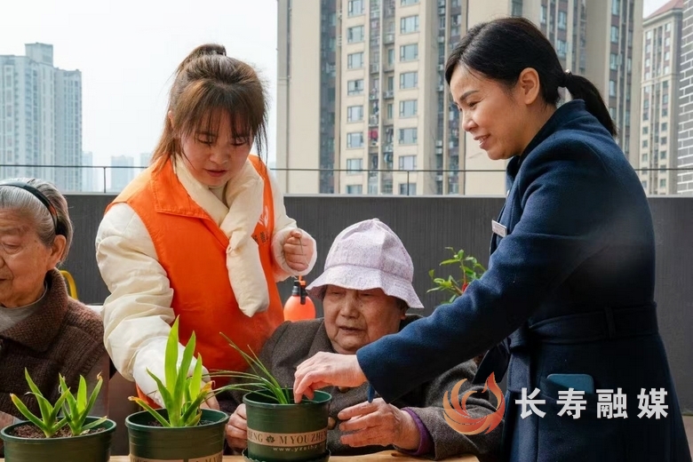 扬善社工温暖“一老一小”6