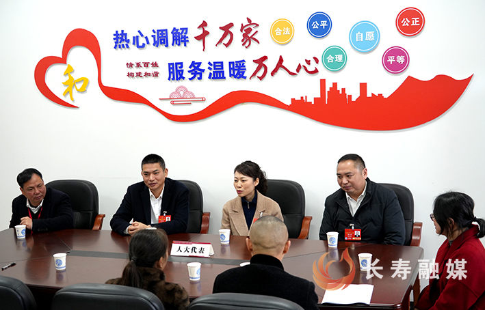 长寿创新代表履职“六推”工作法 让公平正义照进田间地头 (1)