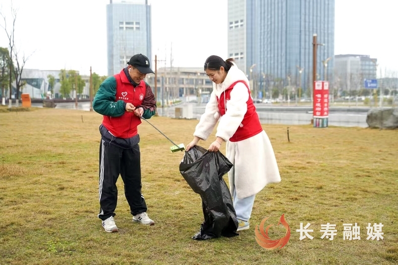 新市：学雷锋 促环保2