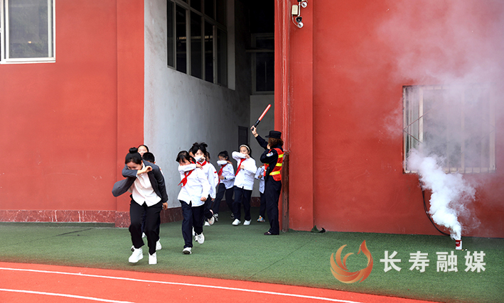 全区中小学消防逃生演练暨预防溺水宣传教育启动仪式举行 (2)