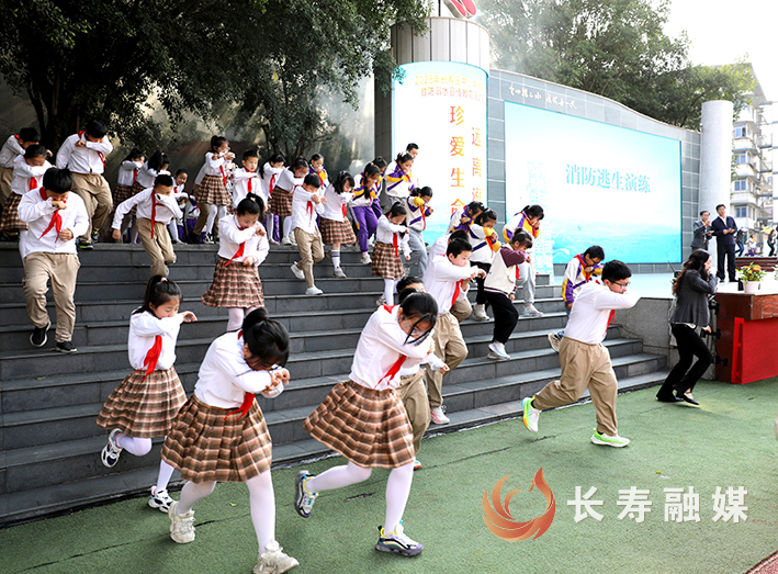 全区中小学消防逃生演练暨预防溺水宣传教育启动仪式举行 (3)
