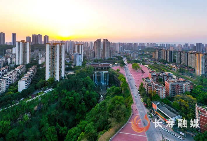 改造后的桃东路口+李炎 (2)