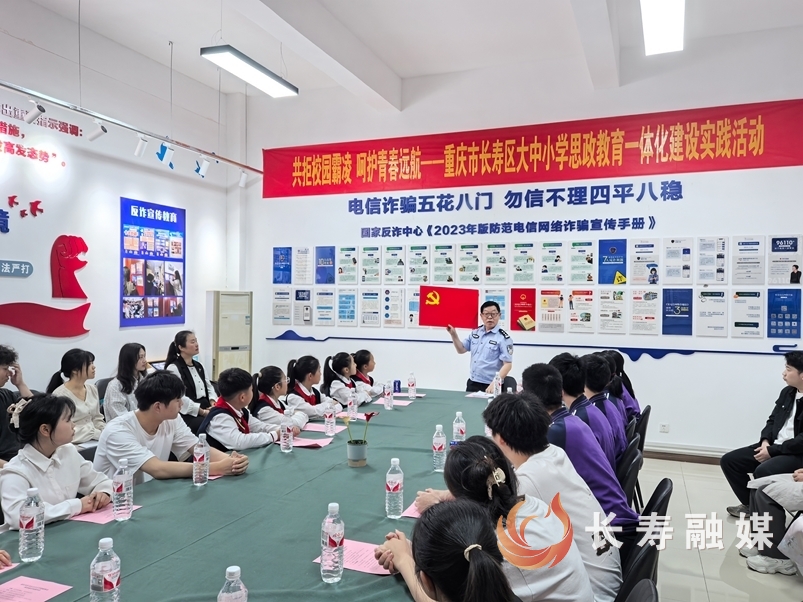 大中小学生齐聚模拟法庭1