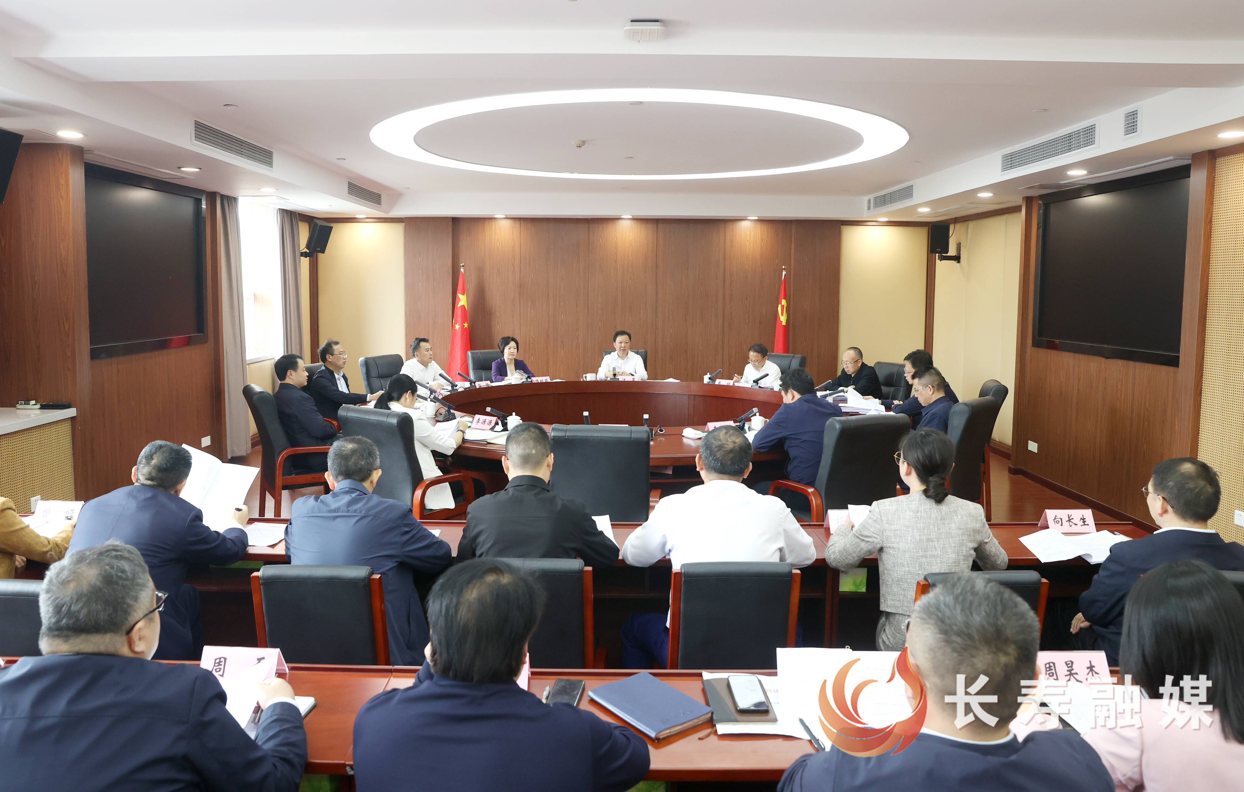 区委常委会召开第142次会议