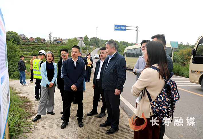 台盟上海市委会一行来我区开展长江生态环境保护民主监督 (2)