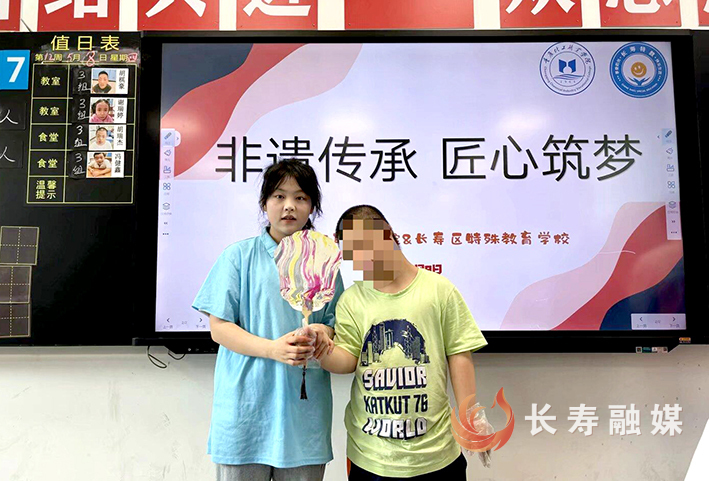 重庆化工职业学院开展“非遗传承•匠心筑梦”志愿活动 (2)