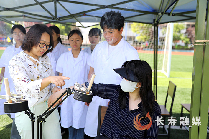 重庆市医药学校2025年职业教育活动周启动 (4)