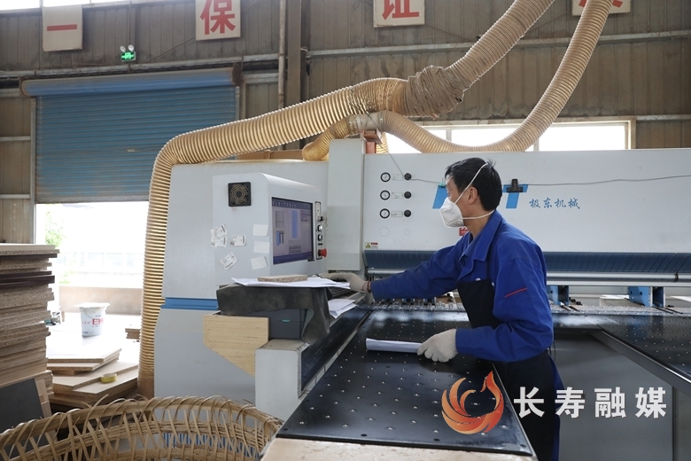 【民营企业显身手】渝维家具4