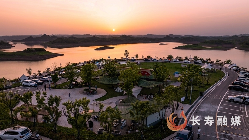 五一节云集大胜村迎来旅游热潮+袁志龙2