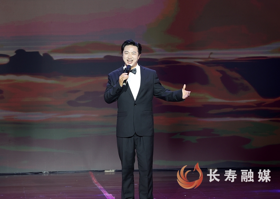 独唱《西部放歌》