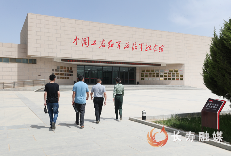 长寿退役军人志愿者赴高台县缅怀先烈2