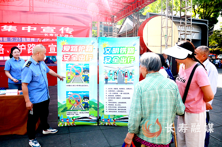 我区多部门联合开展“5·26我爱路”主题宣传活动 (4)