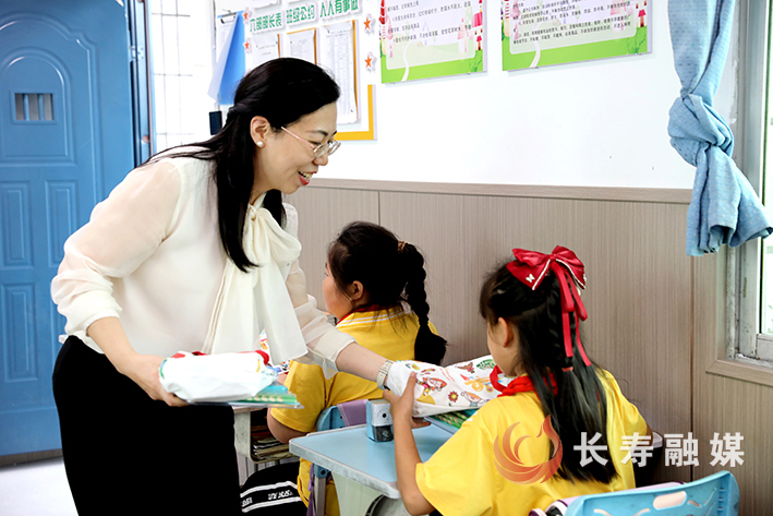石堰镇与区妇幼保健院开展党建结对共建签订仪式 (3)