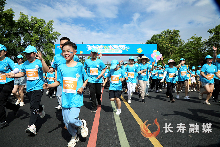500组亲子家庭共赴“渝好欢跑” (2)