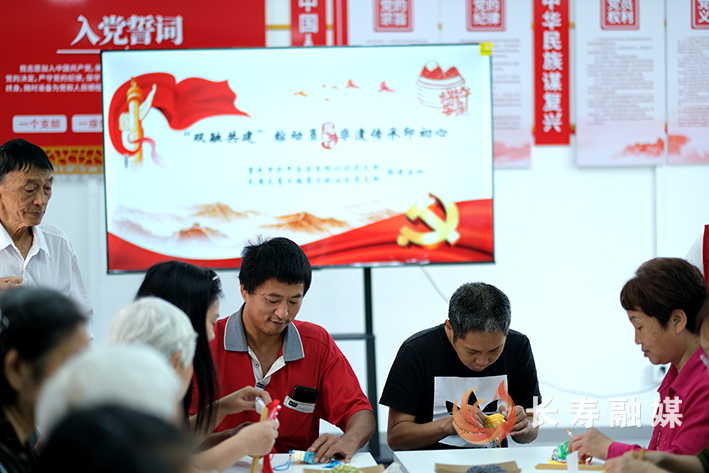 重庆凯年食品有限公司党支部与葛兰桥社区党支端午暖心行动 (2)