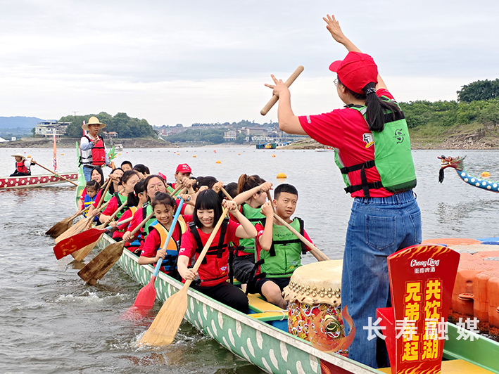 500组亲子家庭共赴“渝好欢跑” (8)