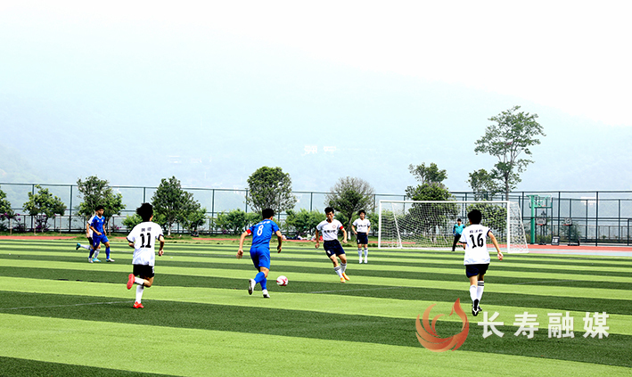 我区2025年中小学校园足球联赛开赛 (4)