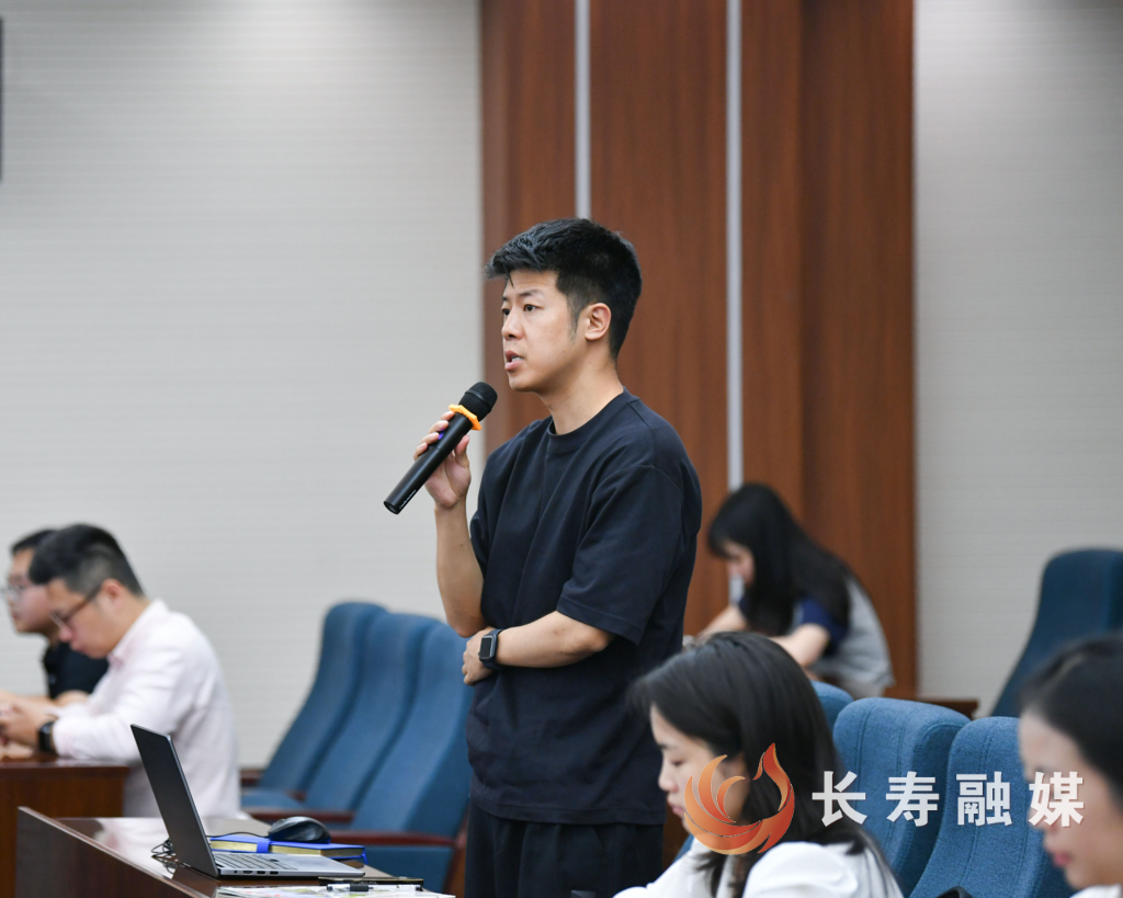 现场记者提问