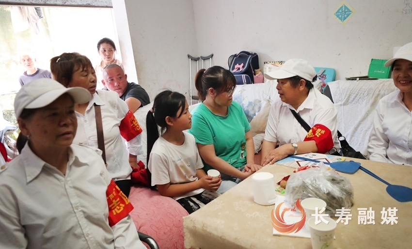 八旬老人爱心结对 全家接力助学筑梦1