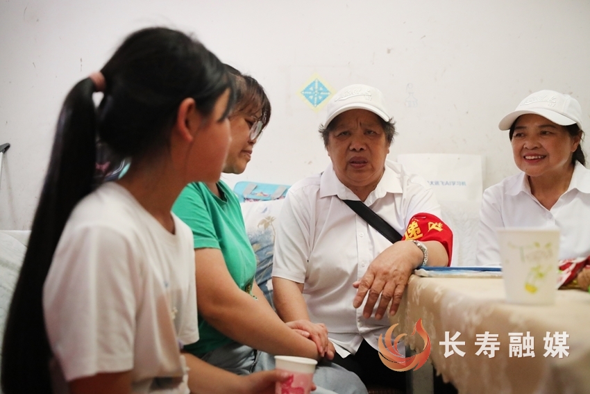八旬老人爱心结对 全家接力助学筑梦2