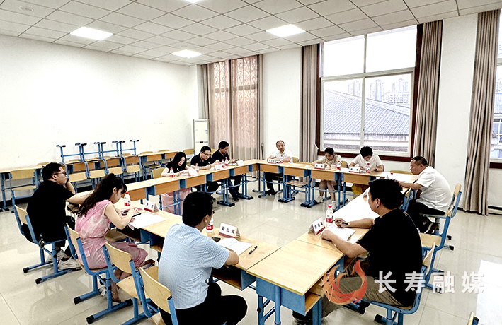 长合两地青年干部为“六区一高地”建设建言献策 (2)