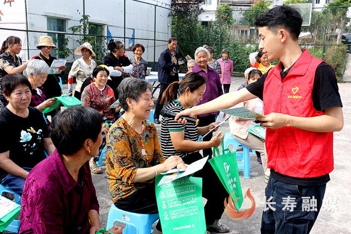 龙河镇多措并举宣传垃圾分类 (1)