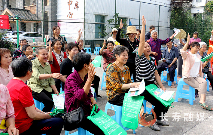 龙河镇多措并举宣传垃圾分类 (3)