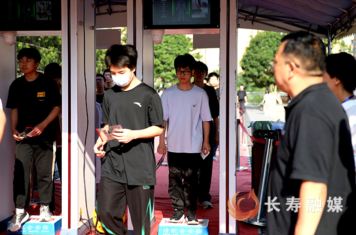 中考首日现场直击 (2)