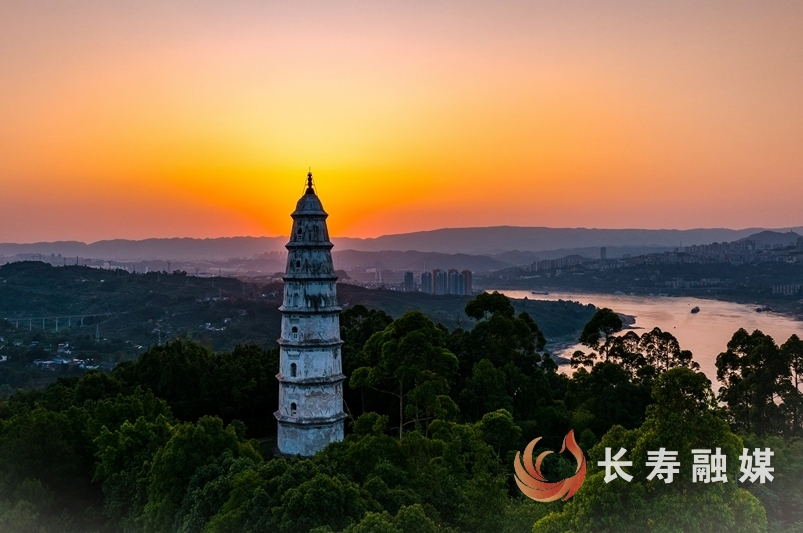 ​霞染江天塔影巍2