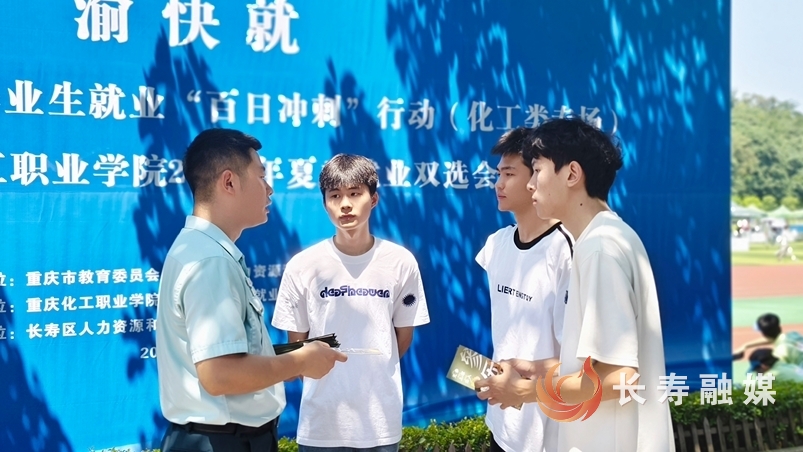 区人武部:打通毕业生求职参军“双通道”