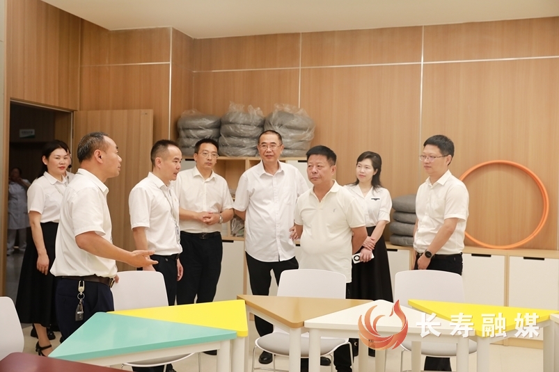 王身高调研全区卫生健康工作2