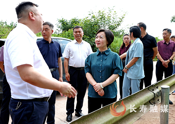 师明萌巡查焦家河工作 (1)