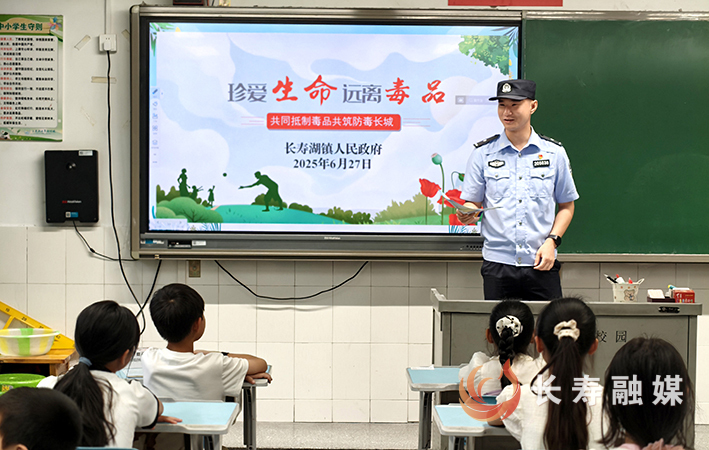 长寿湖镇送“知识大礼包”进校园 (1)